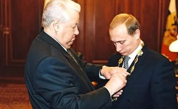Фото: Путин пришёл на могилу Ельцина и призвал россиян помнить о нём 1