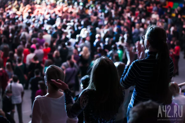 Baza: комик Нурлан Сабуров потеряет 13,2 млн рублей из-за запрета на въезд в Россию