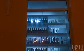 В Новокузнецке из магазина конфисковали около 70 бутылок опасного алкоголя
