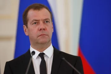 Фото: Премьер-министр Дмитрий Медведев обсудил с Сергеем Цивилёвым безопасность в кузбасских школах 1
