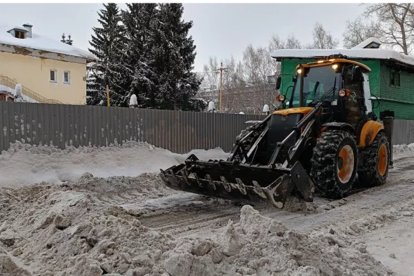 Работаем круглые сутки: мэр Кемерова ответил на критику горожан о плохой уборке снега