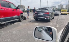 В Кемерове ДТП собрало пробку на Университетском мосту