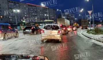 Фото: Дороги Кемерова сковали 9-балльные пробки  1