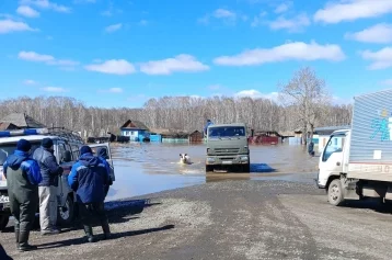Фото: Подтоплены 16 домов, эвакуированы 30 человек: паводковая ситуация ухудшилась в Чебулинском округе 1