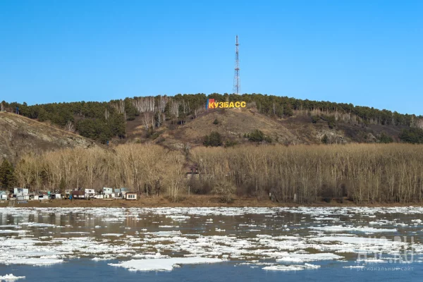 В Кемерове на Томи начался ледоход