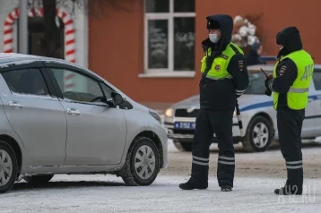Фото: Полицейские с мигалками устроили погоню за пьяным водителем без прав в Кузбассе 1