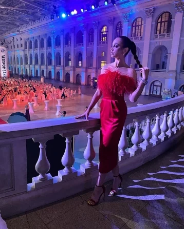 Фото: «Мне 35 лет, и я — дура»: Ольга Бузова шокировала зрителей на концерте в Волгограде 1