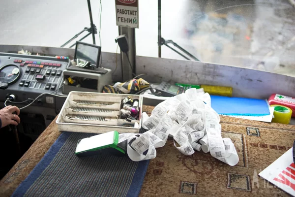 В Кемерове водитель остановил автобус, вышел в салон и обматерил пассажира