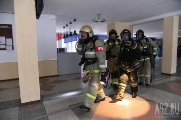 Фото: В Кемерове спасатели проводят масштабные учения в КемГУ 3