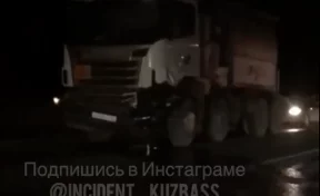 В Сети появилось видео смертельного ДТП с фурой в Кузбассе