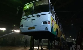 Слесарь рассказал о сложностях ремонта автобусов в Кемерове