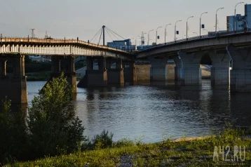 Фото: В Кемерове подросток перепрыгнул с одного моста на другой и попал на видео 1