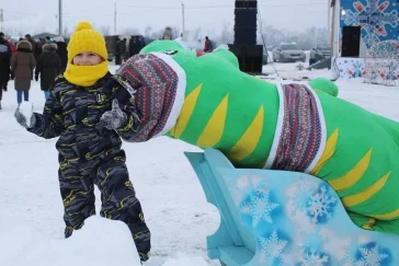Фото: Каток, снежный лабиринт и лыжная трасса: кузбассовцев приглашают на зимний отдых в Шестаково 3