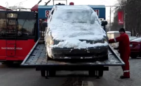 С улиц Новокузнецка начали принудительно вывозить брошенные автомобили