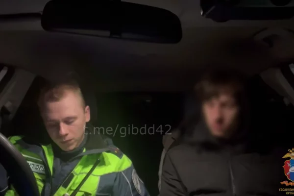 В Кемерове остановили автомобиль с 16-летним подростком за рулём