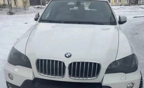 Судебные приставы арестовали у кузбассовца BMW X6 за долг в 2 млн рублей