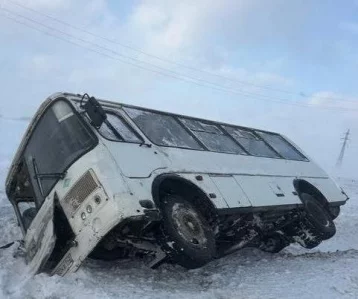 Фото: В Кузбассе в ДТП погибла пассажирка автобуса: будут судить водителя 1