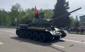 Танк Т-34 завели в Новокузнецке после неудачной попытки пройти в составе колонны