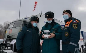 На Байкале автомобиль с тремя людьми ушёл под лёд 