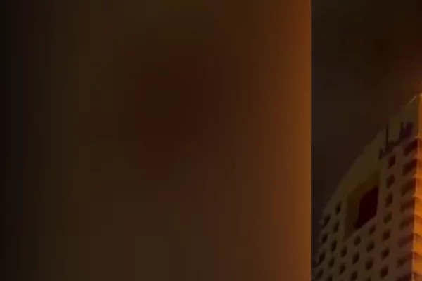 В Кувейте горит небоскрёб, где расположена служба социального обеспечения страны