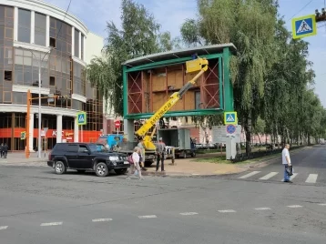 Фото: В Кемерове демонтировали рекламный баннер на улице Кирова. Много лет он загораживал вид на аллею 1