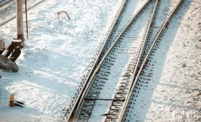 Кузбассовцы смогут бесплатно провозить лыжи и сноуборды в пригородных поездах