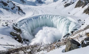 Снежная лавина сошла на горняков на Камчатке, найдено одно тело