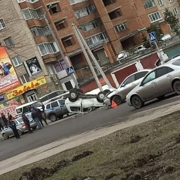 Фото: ДТП с «перевёртышем» в Кузбассе попало на видео 1
