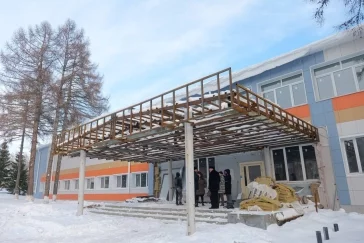 Фото: Глава Кемерова проверил ход капитального ремонта лицея №89 2