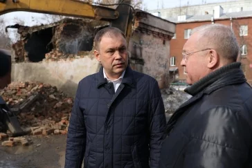 Фото: В Кемерове снесли опасное заброшенное строение 3