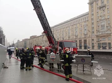 Фото: Очевидцы: в Москве загорелся Театр Сатиры на Триумфальной площади 1