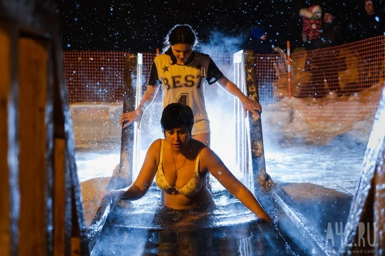 Фото: Крещение в Кемерове: праздник в морозную ночь 47