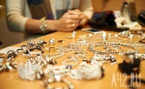 Пенсионер из Тюмени отдал мошенникам золото на 14,8 млн рублей