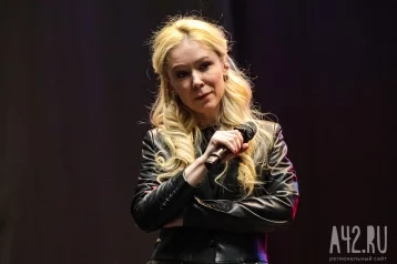 Фото: Екатерина Мизулина пообещала купить учебники по обществознанию для пермской школы  1