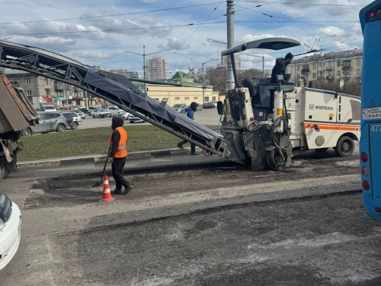 Фото: Мэр Новокузнецка: на Запсибовском мосту начали укладывать асфальт 2