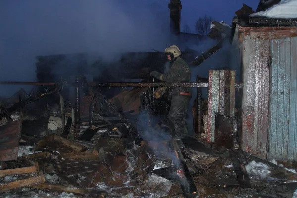 В Прокопьевске семья с 7 детьми осталась без дома из-за пожара
