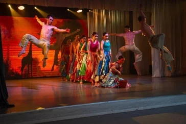 Фото: Иностранные студенты КемГМУ Минздрава России побывали на «Танцующей планете» 4