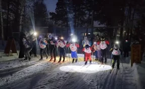В Мариинском округе устроили необычную Новогоднюю лыжную гонку с фонариками
