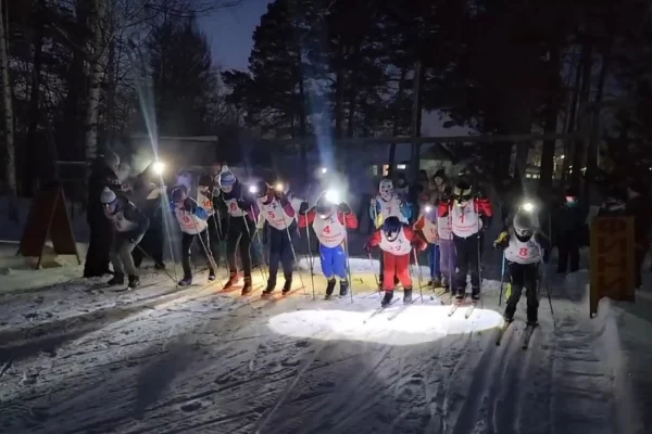 В Мариинском округе устроили необычную Новогоднюю лыжную гонку с фонариками