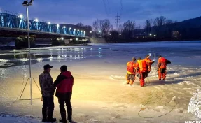МЧС: в Междуреченске приостановлены поиски девочки, провалившейся под лёд