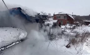 МЧС: на пожаре в Кемерове погибла женщина