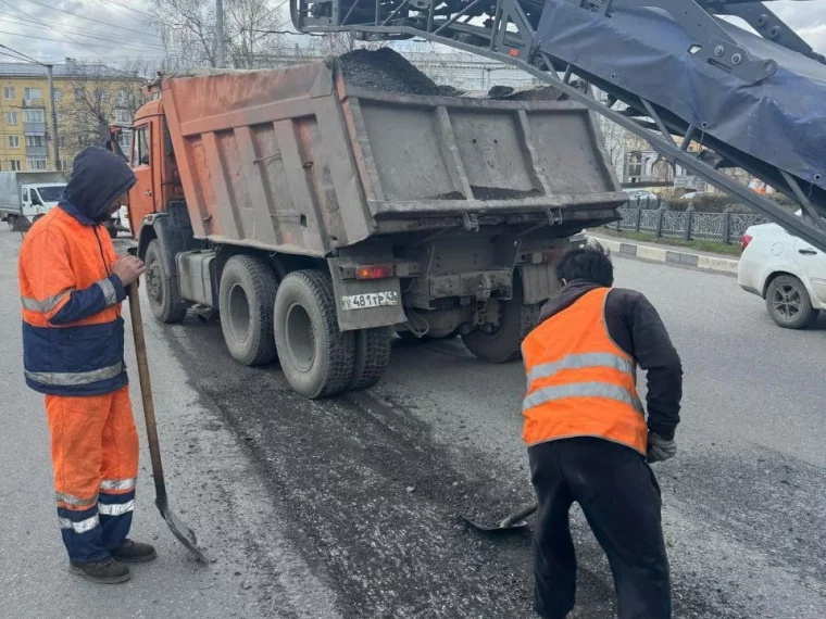 Фото: Мэр Новокузнецка: на Запсибовском мосту начали укладывать асфальт 5