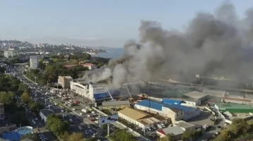 Фото: Появилось видео сгоревшего во Владивостоке торгового центра 1