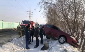 В Кузбассе пьяный водитель за рулём иномарки сбил на тротуаре женщину и подростка