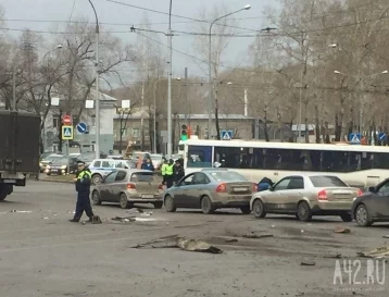 Фото: В ДТП с автобусом в Кемерове пострадала кондуктор 1