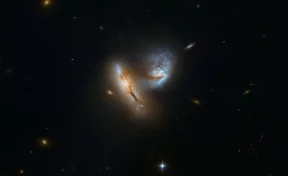 Телескоп Hubble снял взаимодействие двух галактик