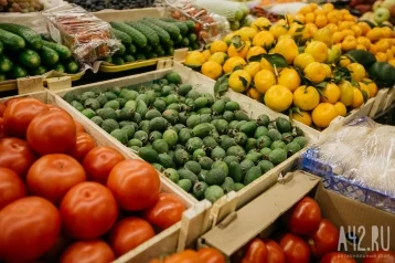 Фото: В Кузбассе Роспотребнадзор изъял с прилавков более 2 000 килограммов овощей и фруктов 1