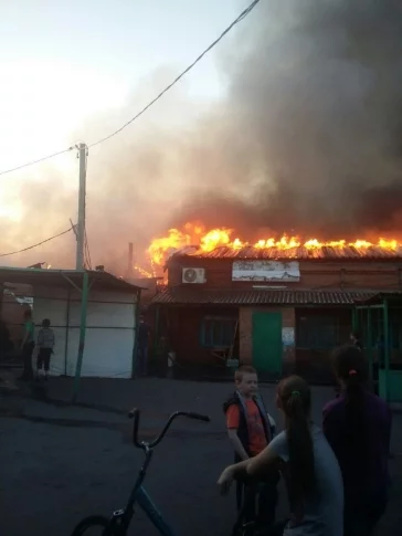 Фото: В Прокопьевске на рынке произошёл крупный пожар 2