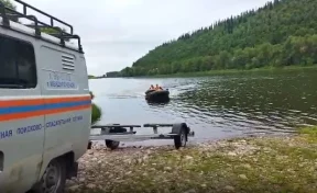Уплыла лодка: в Кузбассе двое мужчин застряли на острове посреди реки