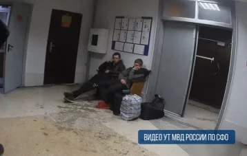 Фото: Пили и ругались матом: в Кузбассе с поезда сняли двух буйных пассажиров 1